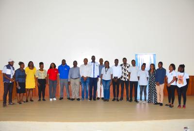 MUABS officials and members pose with faculty members from the School of Business and Economics.